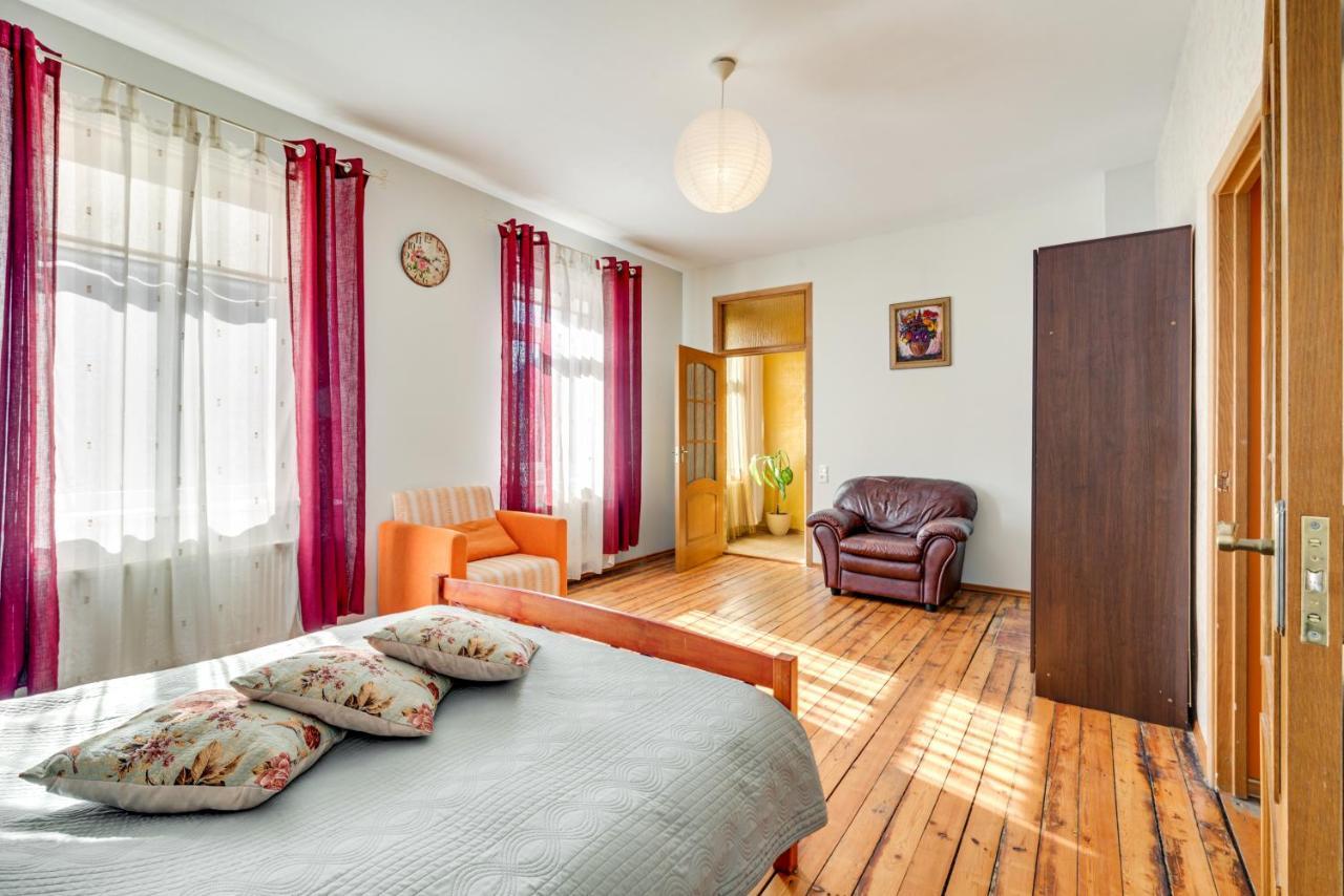 Toma Street Apartments Лиепая Экстерьер фото